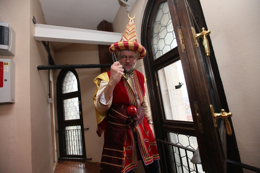 Kraków. Hejnał zabrzmiał na ustnej harmonijce [WIDEO]