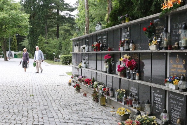 Kiedy Zakład Komunalny przejmował zarządzanie cmentarzami, pochówki urnowe stanowił mniej niż 10 procent wszystkich. Obecnie już ponad 30 procent opolan wybiera taką formę pochówku.