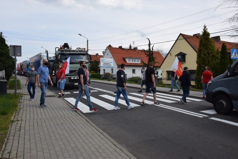 Rząd się ugiął. Premier zapowiada otwarcie granicy dla pracowników od 4 maja