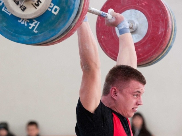 Adam Zasłonka w dwuboju uzyskał 325 kg.