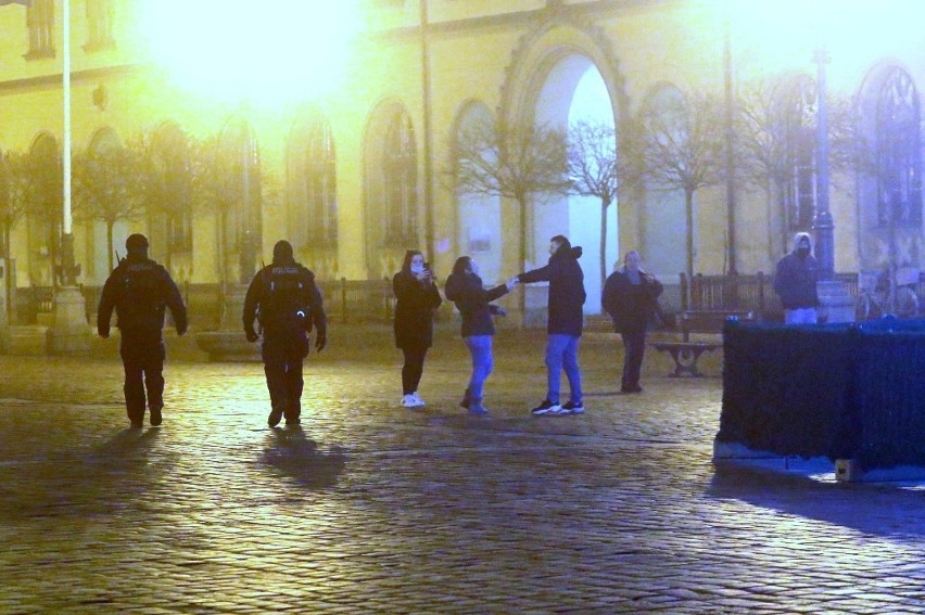 Policja nie pozwalała witać Nowego Roku na wrocławskim Rynku