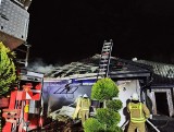 W Łubiance pod Toruniem spłonął dom jednorodzinny. Pożar gasiło sześć zastępów straży pożarnej [zdjęcia]