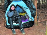 Sześć lat śpi w namiocie, w lesie pod Koszalinem i ma już dość