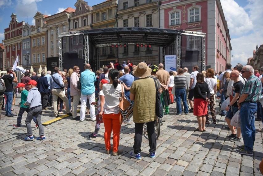 Koncert dla Hospicjum Palium: Kolorowe motyle opanowały Stary Rynek [ZDJĘCIA]