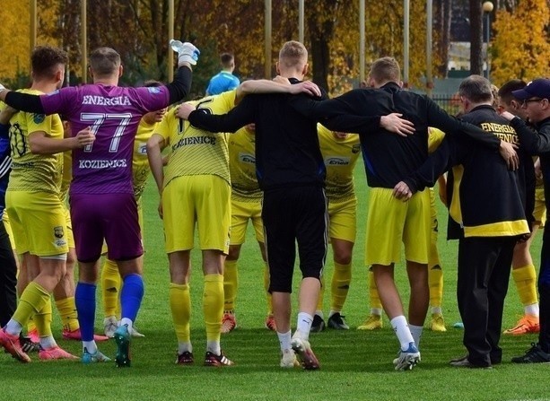 Piłka nożna. Podsumowanie rundy jesiennej zespołów z powiatu radomskiego. Forbet IV liga oraz Decathlon V liga