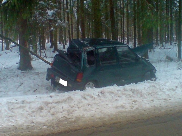 Kierowca daewoo wypadł na pobocze