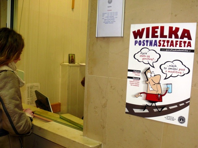 Plakat zachęcający do postu w dziekanacie filii KUL w Stalowej Woli.