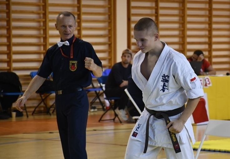 Medale zawodników Klubu Karate Morawica w Radzyminie i drugie miejsce w klasyfikacji drużynowej