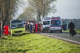 Wypadek w Słowinie. Autobus zderzył się z samochodem ciężarowym. Dwie osoby nie żyją 
