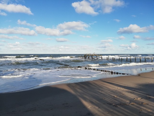 Jak w piątkowe przedpołudnie wyglądała plaża w Mielnie?