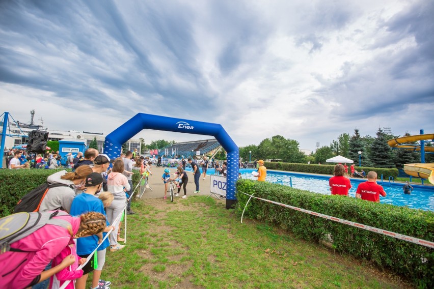 Tak cieszyły się adeptki triathlonu na podium wyjątkowej...