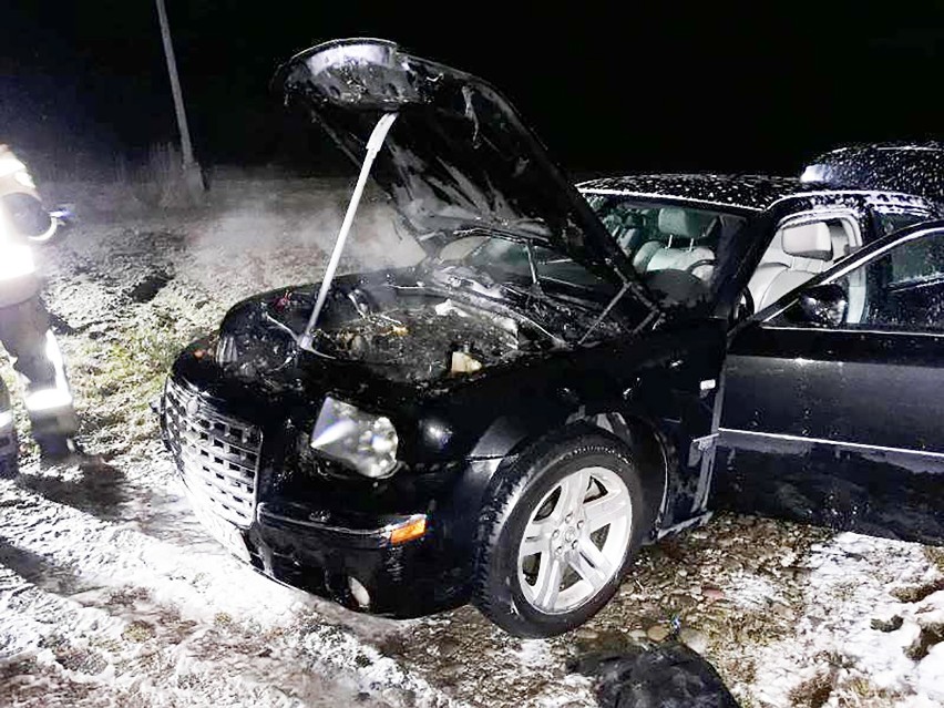 Gołkowice Górne. W wieczornym mroku auto płonęło niczym pochodnia