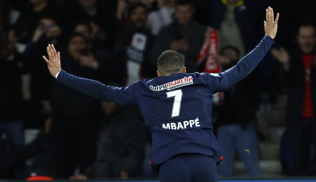 Kylian Mbappe po strzeleniu gola w półfinale Pucharu Francji.