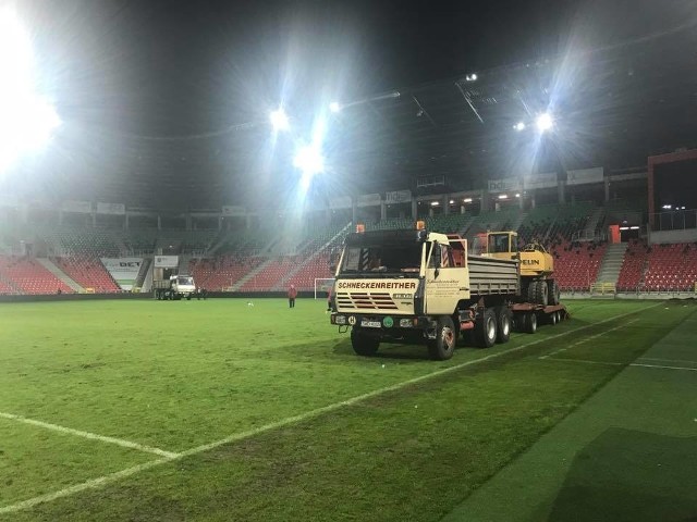 Wymiana murawy na Stadionie Miejskim w Tychach