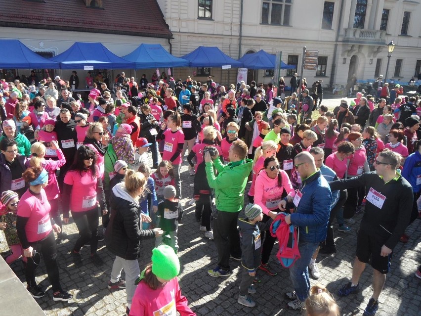 Bieg Polki dla Polki w Żywcu. Promowali profilaktykę badań i zbierali pieniądze [ZDJĘCIA+WIDEO] 