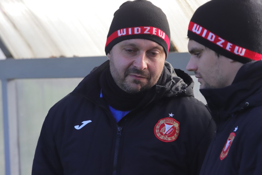 Widzew - KKS Kalisz. Brutalna gra gości i pierwsza porażka łodzian. Kontuzje Kity i Nowaka. Trener Kaczmarek wściekły