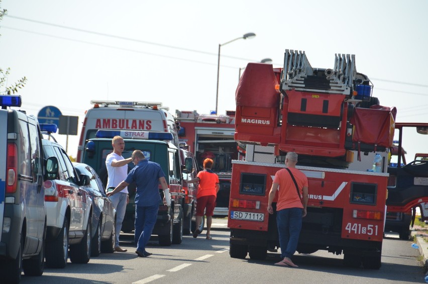 Samobójczyni Czeladź: Koniec akcji ratowniczej przy M1. Dziewczyna trafiła do szpitala NOWE ZDJĘCIA