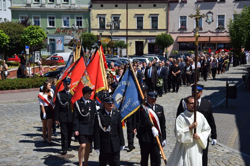 Pogrzeb Piotra Sollocha, byłego burmistrza Krapkowic. Żegnały go tłumy mieszkańców 