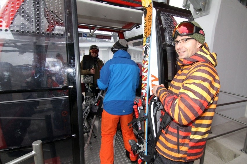 Z nartami i snowboardem do... Polinki. Tak rozpoczęli zimę [ZDJĘCIA]