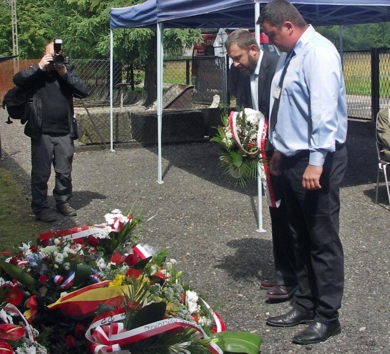 Brzeszcze Bór. Pamiętają o ofiarach karnej kompanii kobiet byłego niemieckiego obozu Auschwitz-Birkenau [ZDJĘCIA]