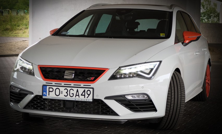 SEAT Leon CUPRA. Jego sercem jest silnik o mocy 300 KM i...