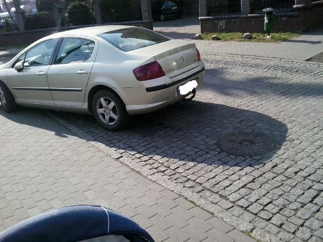 Parkowanie na pasach w Międzyrzeczu.