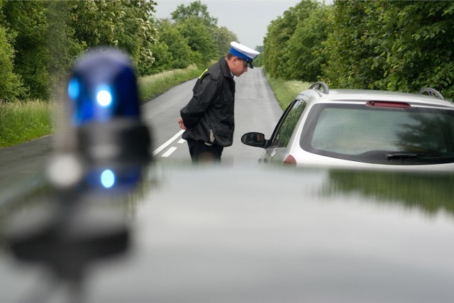 34-letni kierowca na terenie powiatu żnińskiego w miejscu, gdzie obowiązuje prędkość 50 km/h pędził aż 156 km/h.