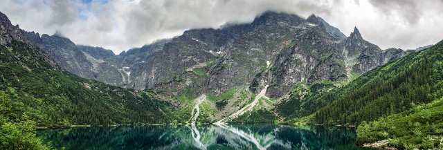 Morskie Oko - ponoć najpiękniejszy tatrzański staw - mogło leżeć dzisiaj poza granicami Polski. Podobnie „nasza” część Spiszu i Orawy