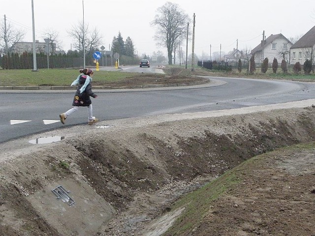 Nowe rondo na ulicy Witosa to jedno z miejsc, w którym nie ma miejsca dla pieszych