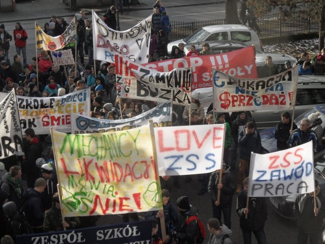 Protest w Żywcu przeciwko likwidacji szkół