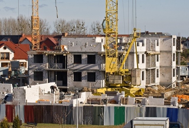 Koszalińska "Przemysłówka" już buduje dwa nowe bloki na działce, którą STBS otrzymał na potrzeby budownictwa społecznego.