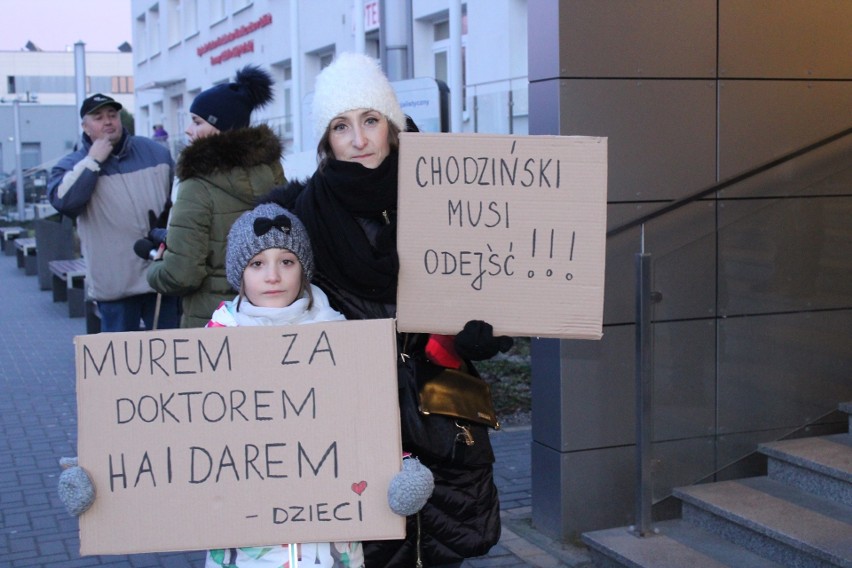 Protest przed szpitalem w Białej Podlaskiej
