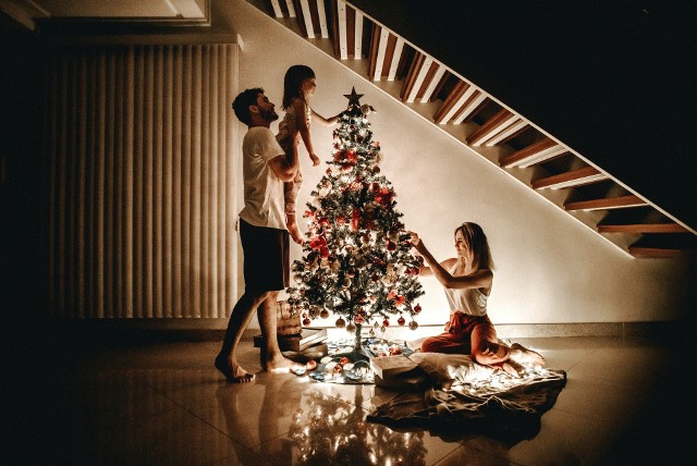 Życzenia świąteczne i bożonarodzeniowe składamy sobie co roku najczęściej w Wigilię. Osobiście lub na Messengerze, Whatsappie lub SMS-em. W 2020 roku Polacy będą sobie życzyć przede wszystkim zdrowia.