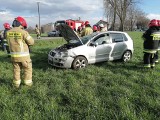 Dachowanie na drodze wojewódzkiej nr 627 w Jeleniach. 24.04.2021