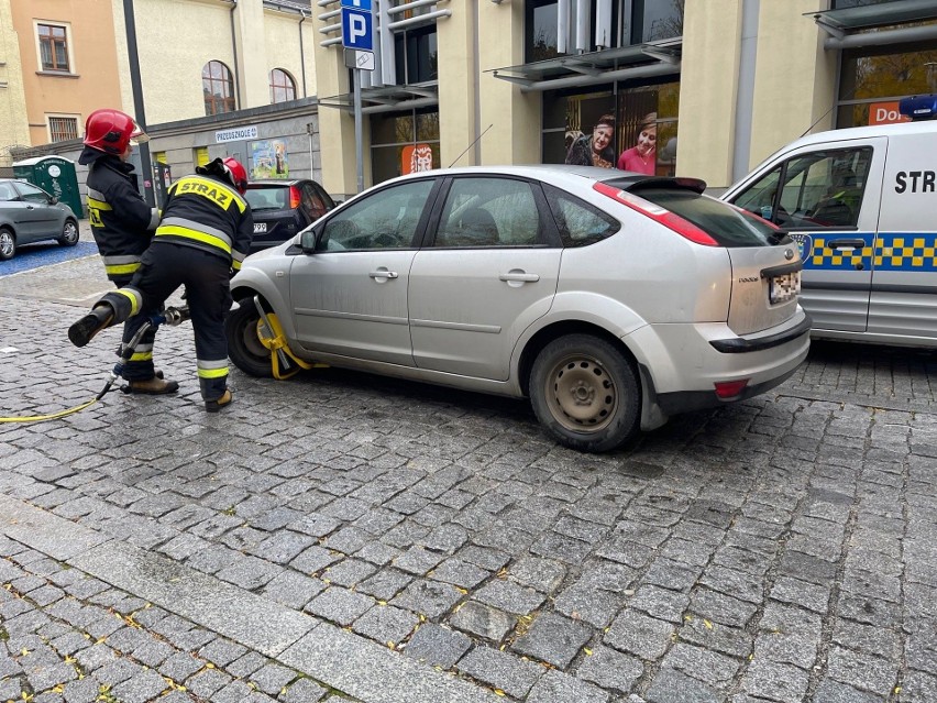 Zamieszanie na Małym Rynku w Opolu. Kobieta odjechała z...