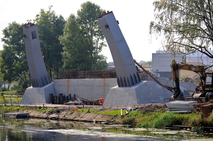 Most zawiśnie na jednej &quot;nodze&quot;