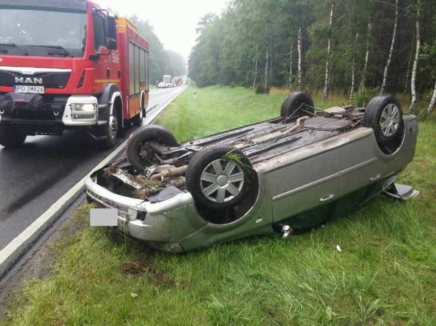 Dachowanie na krajowej 10 między Piłą a Jeziorkami