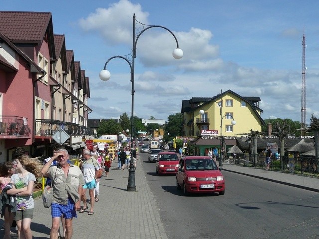 Strefy płatnego parkowania są w Ustce i Rowach. Za darmo zostawić auto można w Łebie.