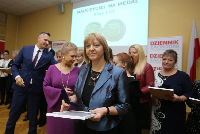 Oto laureaci tytułu „Nauczyciel na medal”. Wręczyliśmy nagrody zwycięzcom plebiscytu DZ [ZDJĘCIA]