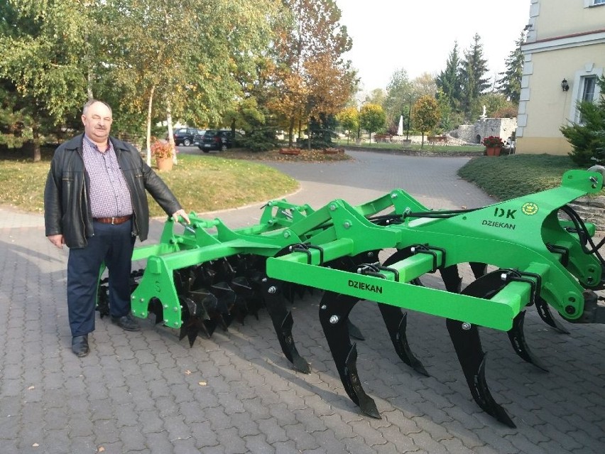 Maszyna z patentami na suszę. Konstruktor Krzysztof Dziekan znalazł sposób uprawy zeschniętej ziemi                                