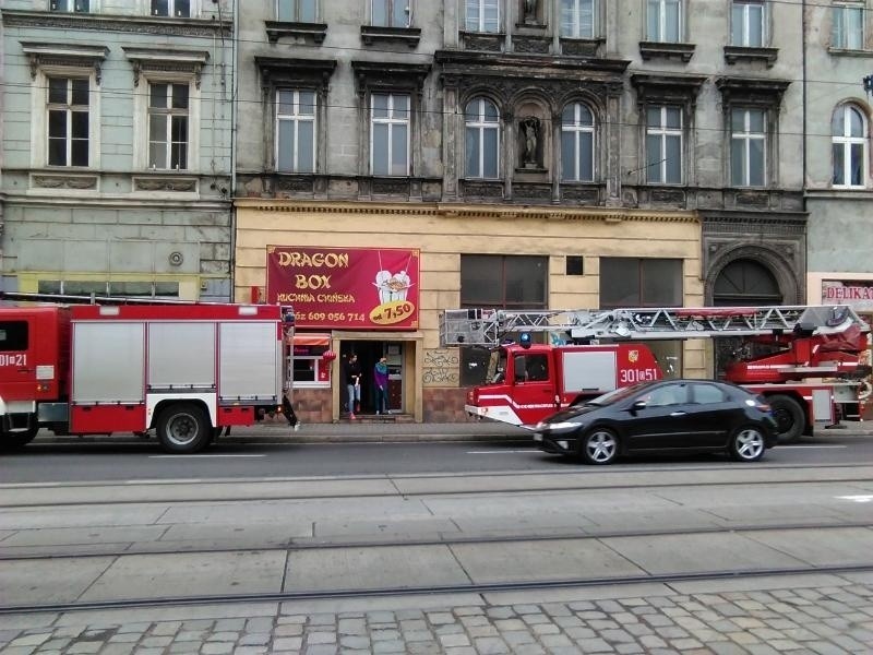 Wrocław: Interwencja straży pożarnej, pogotowia i policji na ul. Kołłątaja (ZDJĘCIA)