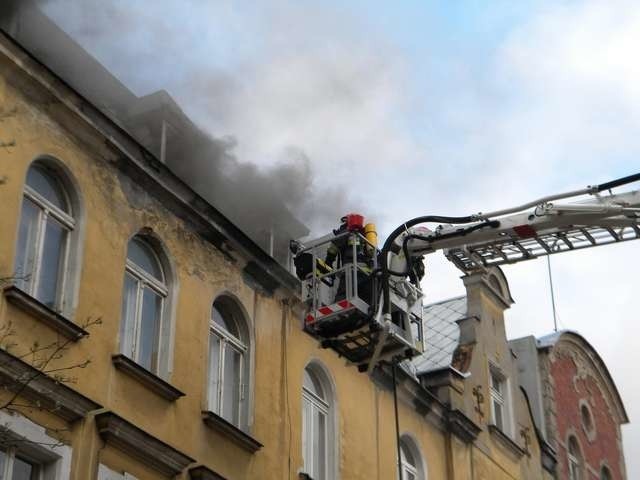 Grudziądzcy strażacy alarmują, że z roku na rok w okresie jesienno-zimowym rośnie liczba pożarów w budynkach mieszkalnych, które są bardzo groźne dla jego lokatorów