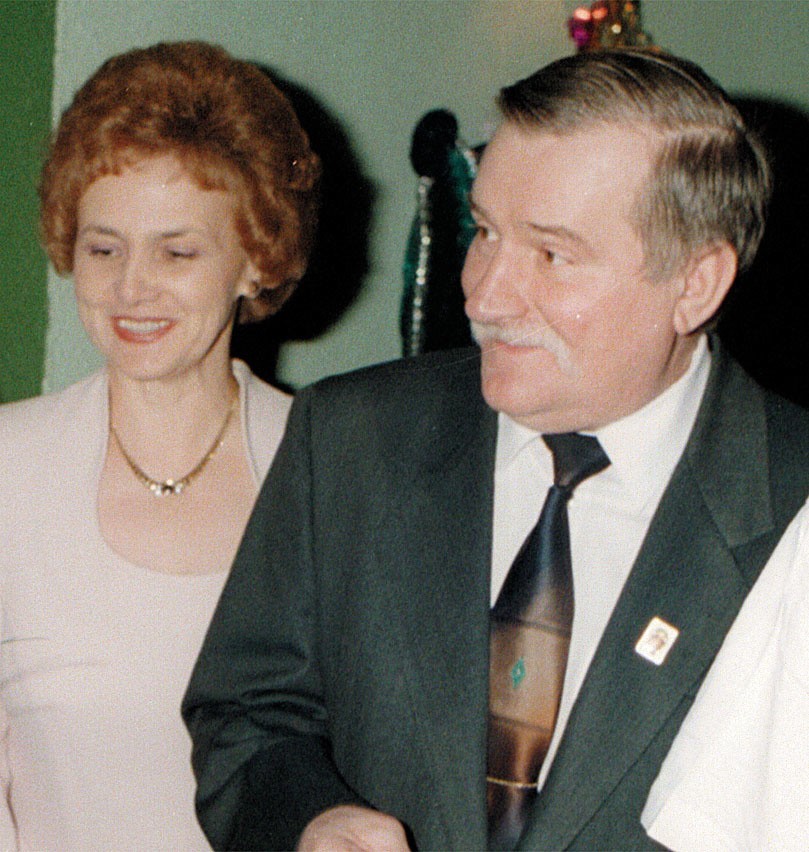 Złote gody Wałęsów. Dwa lata temu Lech Wałęsa napisał  „Wiele burz było w naszym życiu. Miłość wszystko zwycięży”