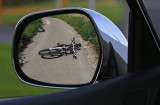 Policja szuka świadków potrącenia 12-letniego rowerzysty między Wiśniczem a Lipnicą, kierowca niebieskiego vw golfa odjechał