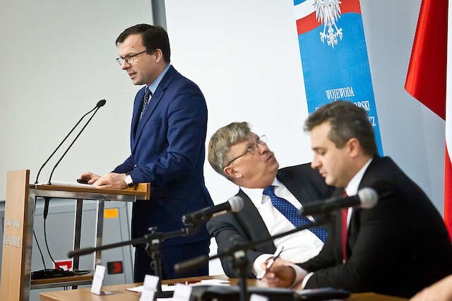 - Ten program poprawi sytuację polskich Rodzin - przekonywał Marcin Zieleniecki (z lewej), podsekretarz stanu