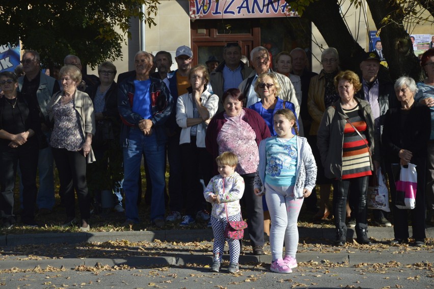 Premier Mateusz Morawiecki odwiedził Staszów i spotkał się z mieszkańcami powiatu [DUŻO ZDJĘĆ]