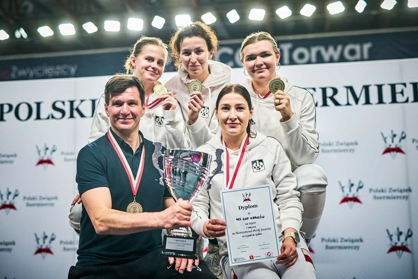 Podwójne szczęście AZS AWF Kraków. Medale z szermierczych mistrzostw Polski