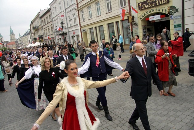 Ok. 150  tancerek i tancerzy z zespołu "kaniorowców" poprowadzi trzeciomajowy polonez 