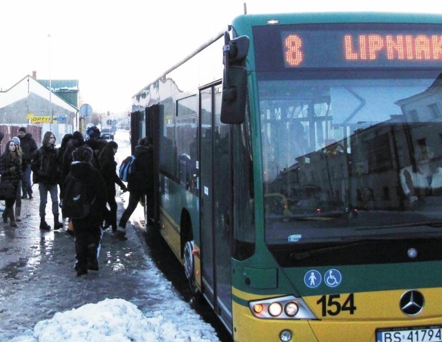 W ubiegłym roku z autobusów komunikacji miejskiej skorzystało ok. 2,7 mln osób. Władze PGK mają nadzieję, że nowa usługa zwiększy liczbę pasażerów.