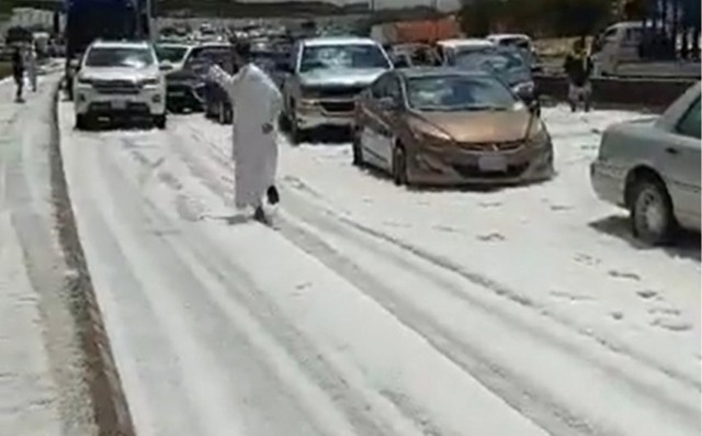 Śnieg w Arabii Saudyjskiej. Ludzie kręcili to zjawisko telefonami